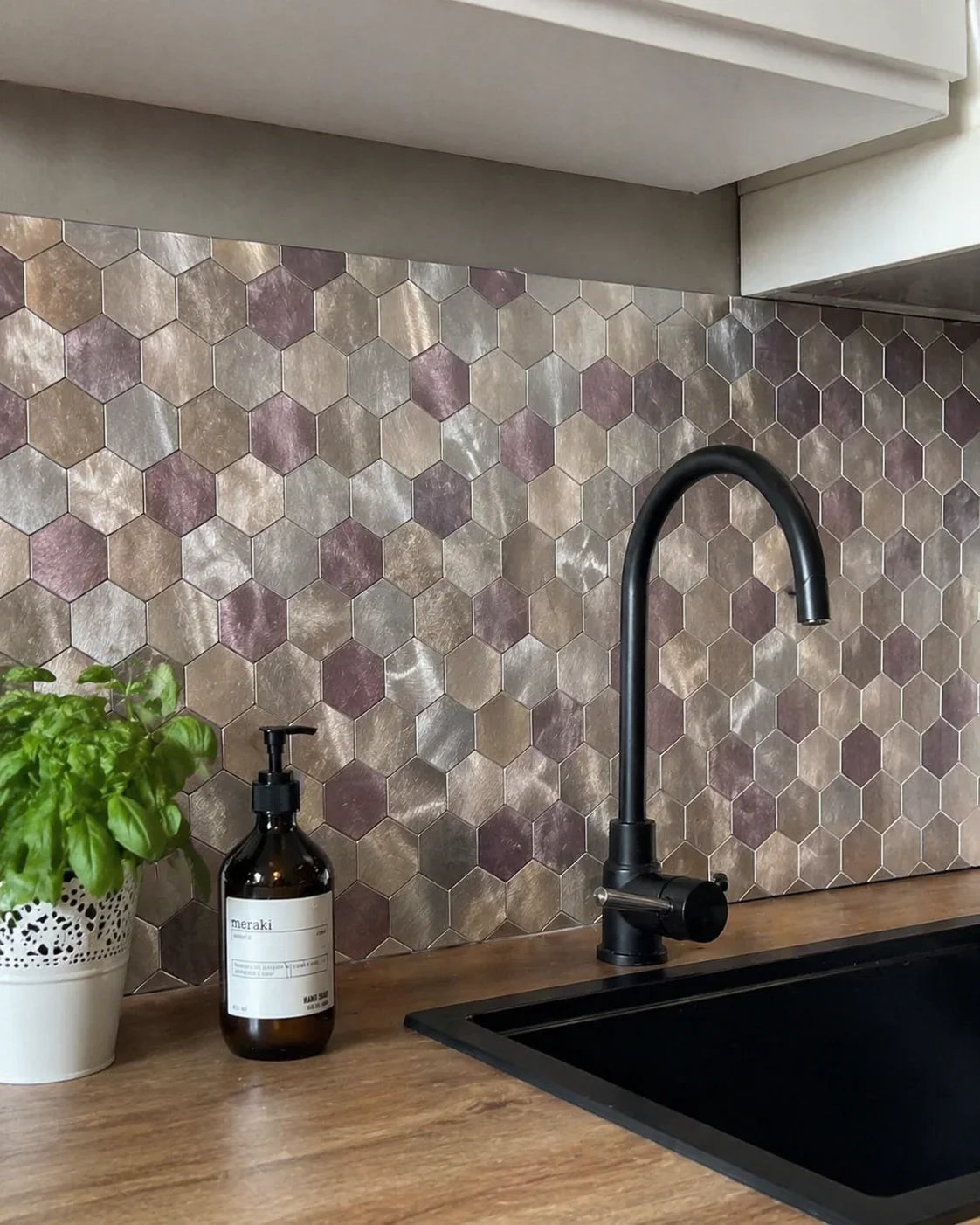 Crédence Autocollante Hexagone Violet — Mosaïque Cuisine, Salle de Bain & WC - vue alternative