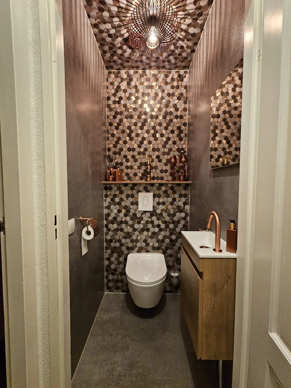 Revetement-wc-mosaique-adhesive-verre