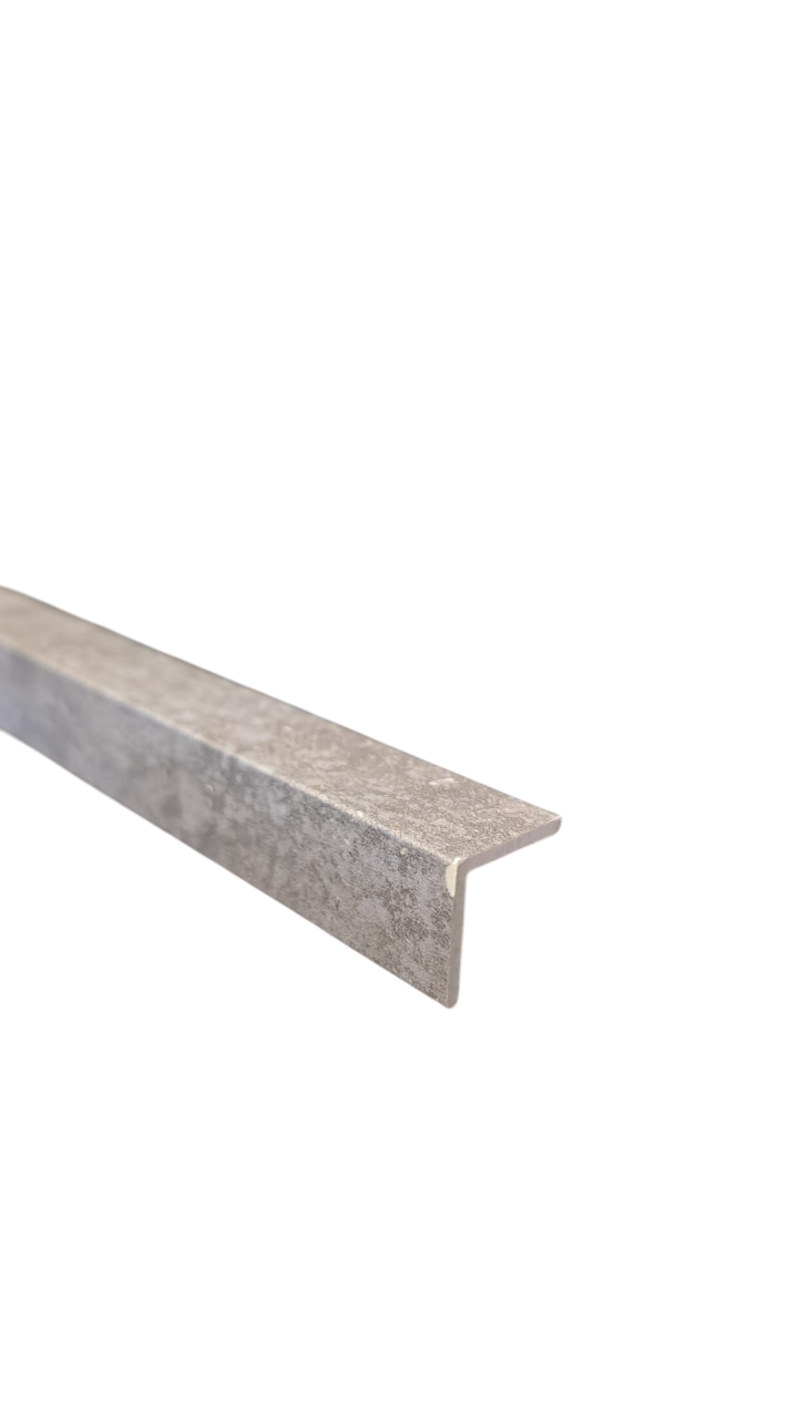 Profilé d'angle SPC marbre exterieur 90 couleur Gris beton ciré - By My Deco