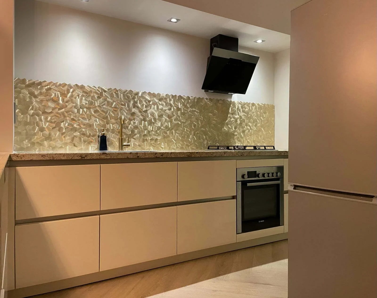 Mosaïque Adhésive Or Luxe pour Crédence de Cuisine - Facile à Poser - By My Deco