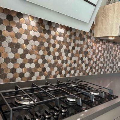 Crédence Adhésive Mosaique Hexagonale Anthracite en Verre - By My Deco