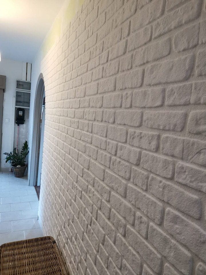 pierre-mural-blanc-pose-entree-couloir