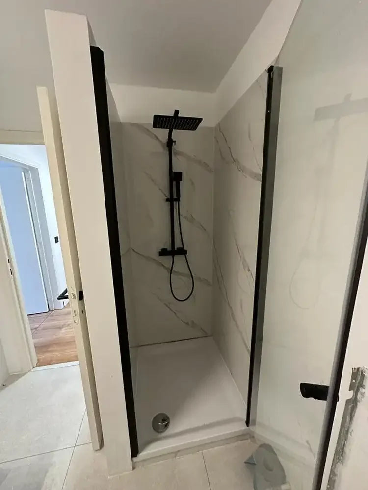 Panneau PVC Effet Marbre Blanc posé dans la douche