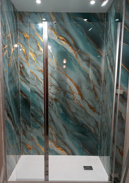 panneau_mural_bleuté_posé_dans_douche