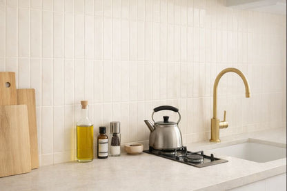 Sticker Carrelage Vinyle Vertical Blanc Cassé posé dans cuisine