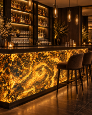 Comptoir de bar de restaurant habillé en feuille de pierre translucide Autumn Rustic rétroéclairée LED, effet marbre noir et doré