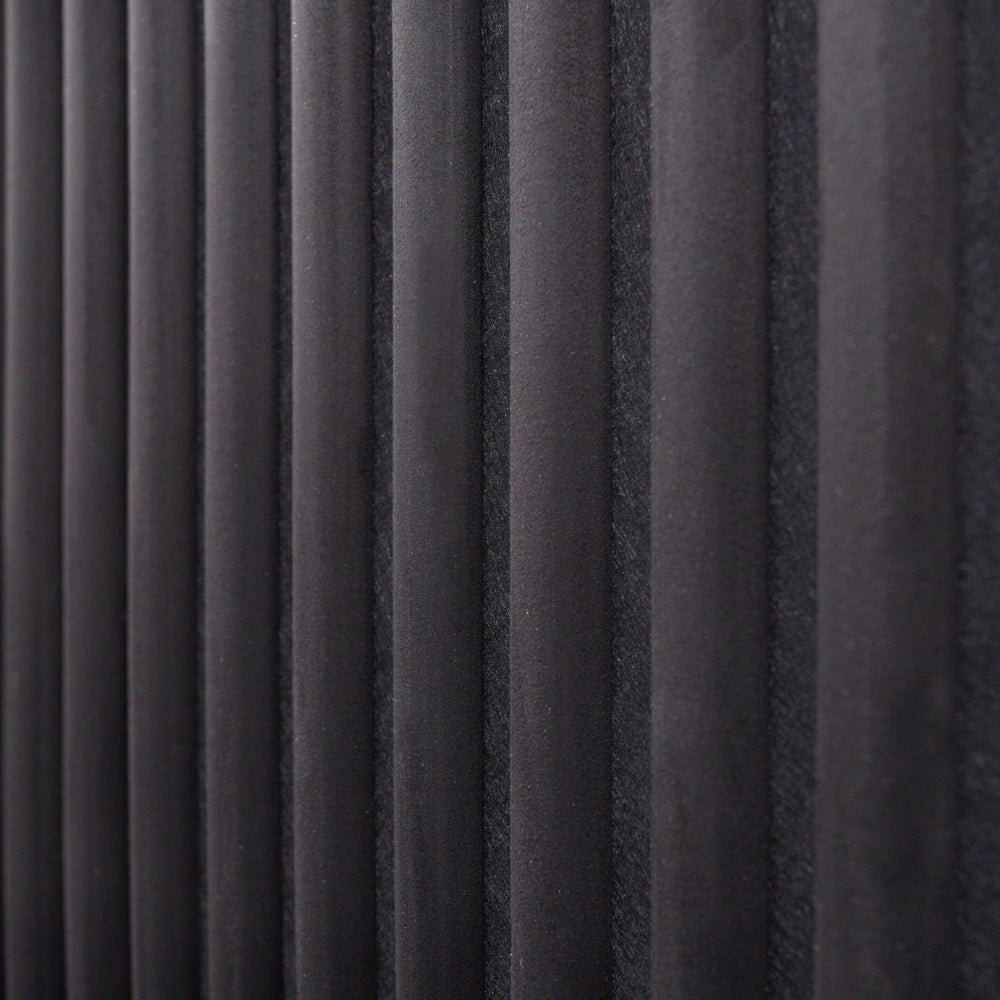 panneau bois daim noir prés