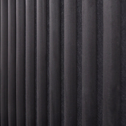 panneau bois daim noir prés