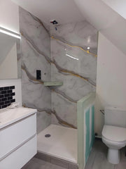 panneau_pvc_effet_marbre_dore_pose_dans_la_murs_de_douche