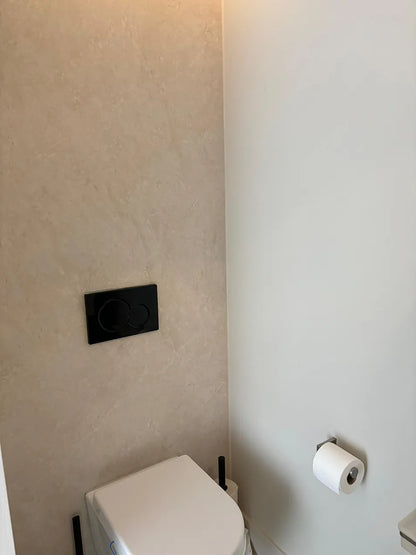spc-beige-mat-pose-dans-la-wc