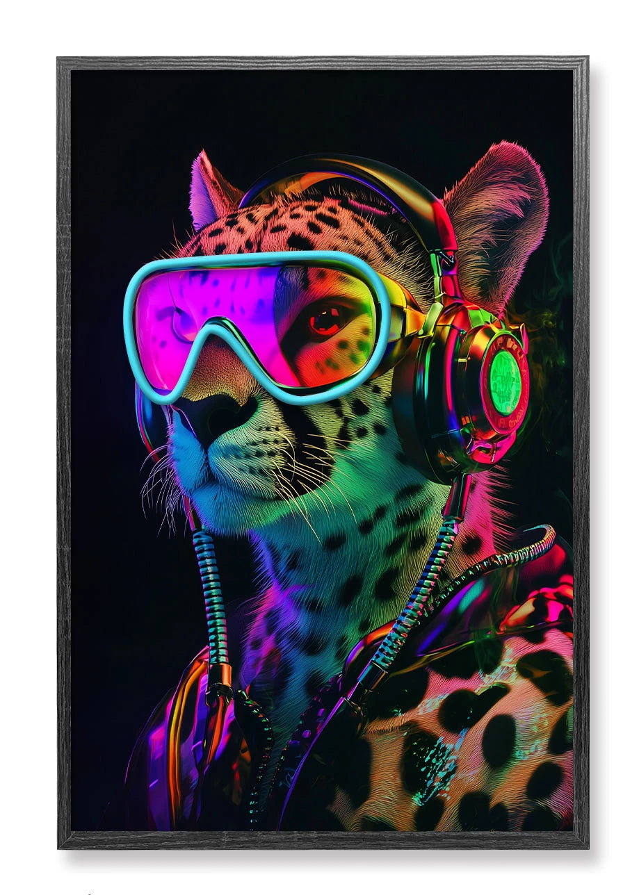 Tableau néon LED léopard DJ avec casque audio, lunettes futuristes fuchsia et turquoise, cadre sombre – Jungle Électrique ByMyDeco